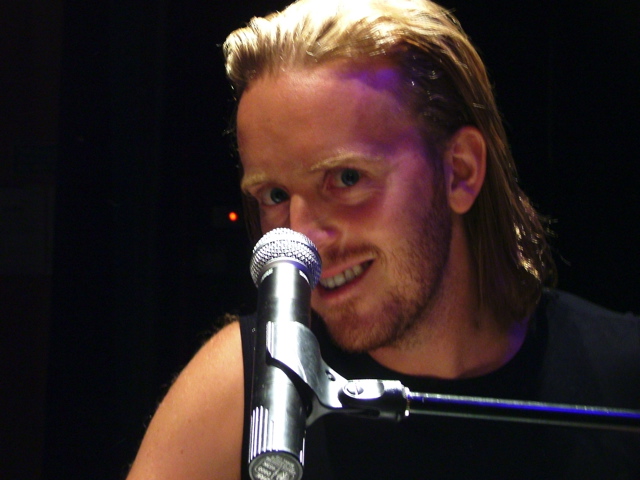 Tim Minchin Makes Bedroom Eyes